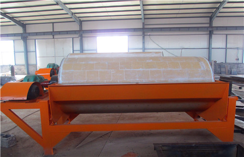 干粉磁選機(jī)，關(guān)注行業(yè)生產(chǎn)，干粉磁選機(jī)更適合市場(chǎng)使用，關(guān)注行業(yè)生產(chǎn)，干粉磁選機(jī)更適合市場(chǎng)使用磁場(chǎng)一般為多少_磁塊如何排列