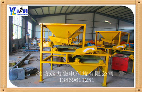 2.關(guān)于干式磁選機內(nèi)部的雜物和潤滑作用,設(shè)備主要是選鐵工作,要定期的對設(shè)備內(nèi)清理,如果發(fā)現(xiàn)底部有掉落的雜物料,要及時的清理,而且對軸承之間要及時的清楚雜物然后做好潤滑作用,防止對其的損壞. 3.關(guān)于干式磁選機發(fā)熱的情況,常見發(fā)熱是電機的發(fā)熱,或者是物料的處理方法不對,如果有此情況要及時的檢查線路問題,看電壓是否穩(wěn)定,線路是否正常,如果有老化要更換,夏天是最容易發(fā)熱的,對設(shè)備要做好避暑工作. 4.干式磁選機工作時產(chǎn)生強大的磁場,使其中雜鐵會以極快的速度沖擊本體,為保證沖擊力不致對干式磁選機造成影響,安裝有專利技術(shù)彈性懸吊裝置,用于吸收沖擊能量,遠(yuǎn)力磁電干式磁選機有效保護(hù)長期穩(wěn)定的工作.