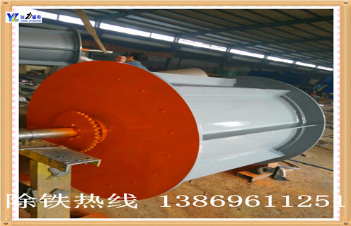 全磁　遠(yuǎn)力磁電生產(chǎn)的全磁滾筒通常安裝在輸送帶端頭上，使用環(huán)境更適用于大批量的礦石，谷物，沙子，砂礫，塑料，木材，碎玻璃，廢料等干性物料中的跟大含量的鐵屑，鐵片，鐵塊或者其他鐵磁性物料自動分離。